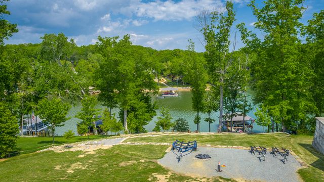 1738 Bayfront Drive, Soddy Daisy, TN 37379