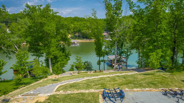 1738 Bayfront Drive, Soddy Daisy, TN 37379