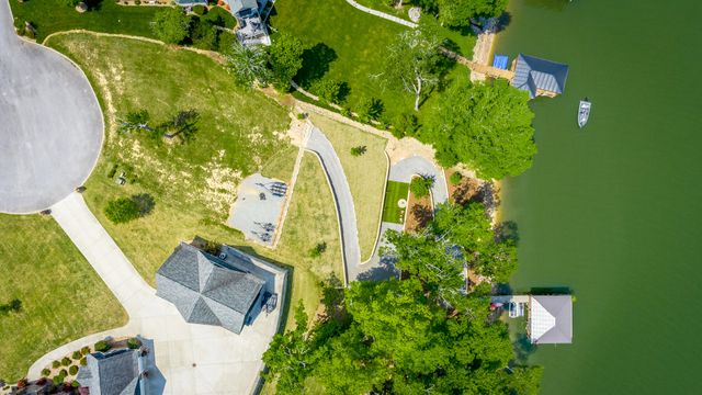 1738 Bayfront Drive, Soddy Daisy, TN 37379