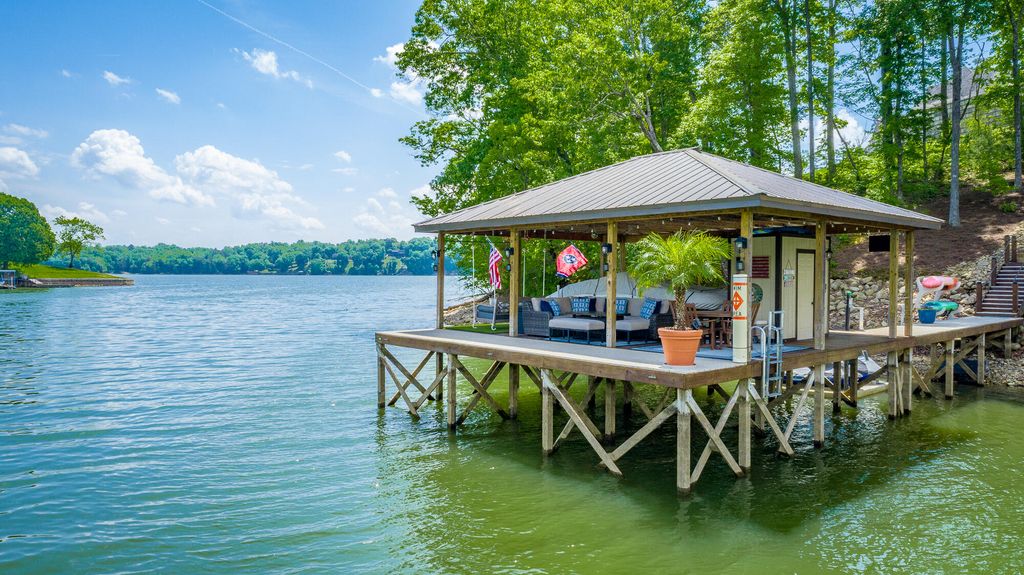 1738 Bayfront Drive, Soddy Daisy, TN 37379