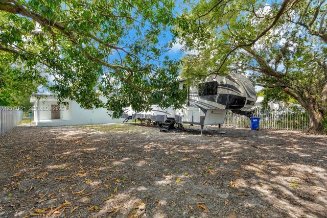 1375 NW 77th St, Miami, FL 33147