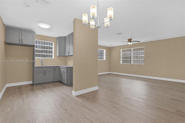 1375 NW 77th St, Miami, FL 33147