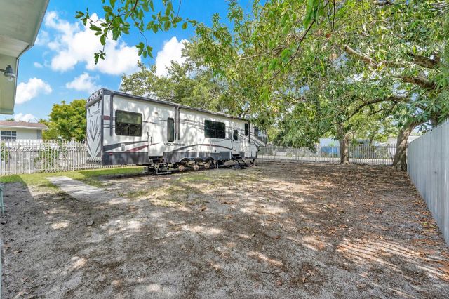 1375 NW 77th St, Miami, FL 33147