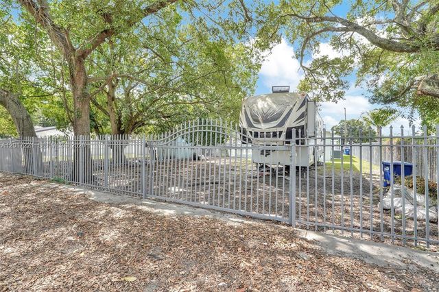 1375 NW 77th St, Miami, FL 33147