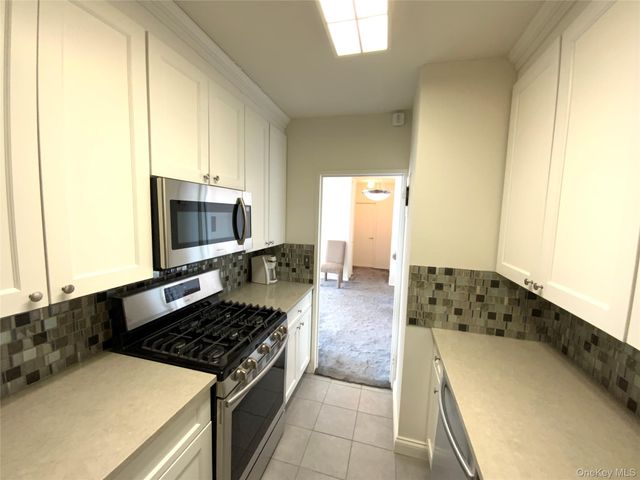 26910 Grand Central Parkway 8Y, Floral Park, NY 11005