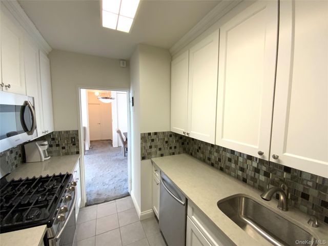 26910 Grand Central Parkway 8Y, Floral Park, NY 11005