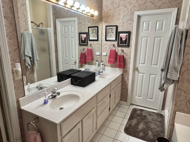 155 COUNTRYSIDE DR, Oakland, TN 38060