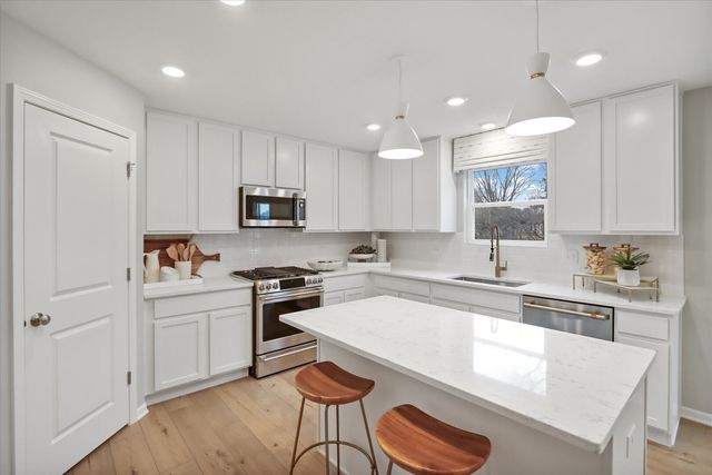 1799 Breton Avenue, North Aurora, IL 60542