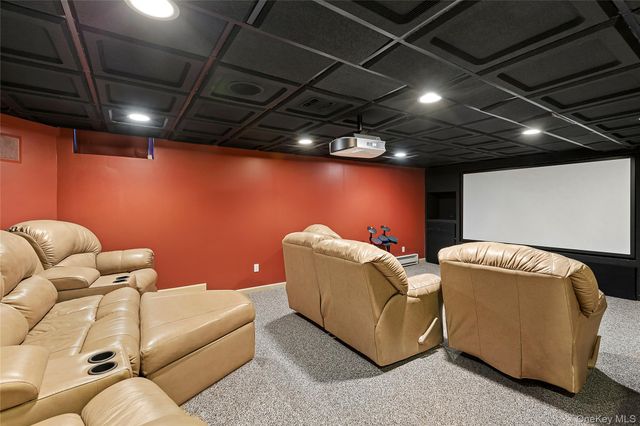 4 Polo Grounds Lane, East Quogue, NY 11942