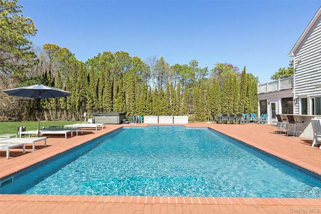 4 Polo Grounds Lane, East Quogue, NY 11942