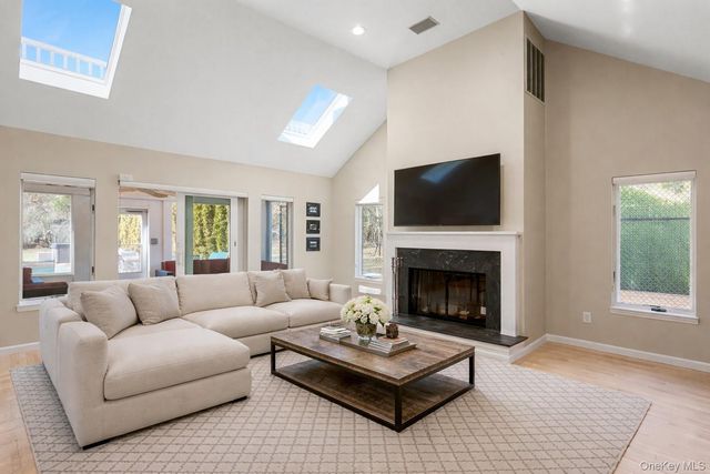 4 Polo Grounds Lane, East Quogue, NY 11942