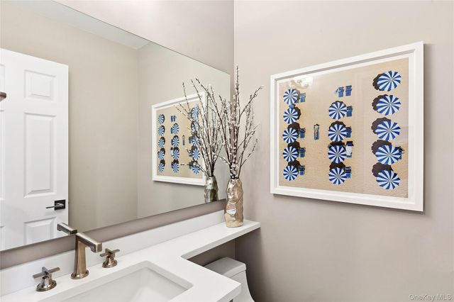 4 Polo Grounds Lane, East Quogue, NY 11942