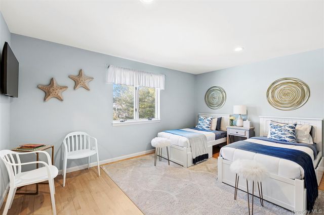 4 Polo Grounds Lane, East Quogue, NY 11942