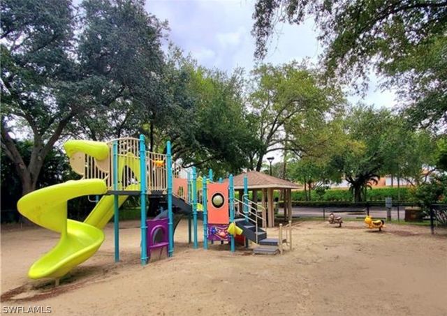 378 Dover PL 702, Naples, FL 34104