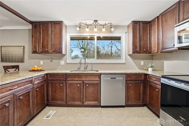 2433 E Rahn Road, Kettering, OH 45440