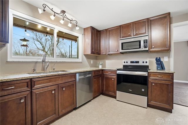 2433 E Rahn Road, Kettering, OH 45440