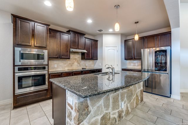 1728 Fall View, New Braunfels, TX 78130