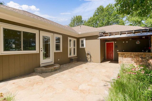13223 N Virginia Avenue, Smithville, MO 64089