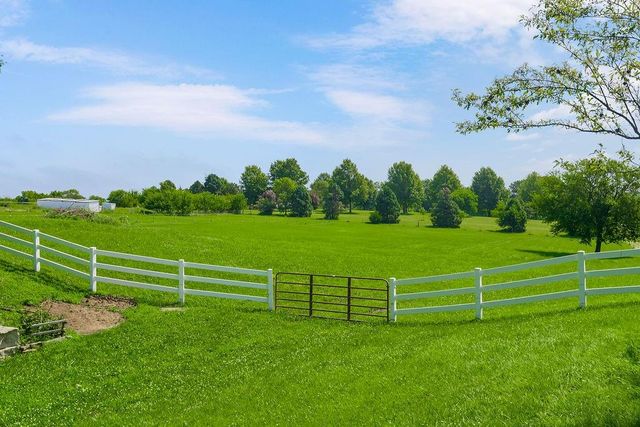 13223 N Virginia Avenue, Smithville, MO 64089