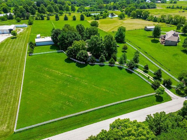 13223 N Virginia Avenue, Smithville, MO 64089