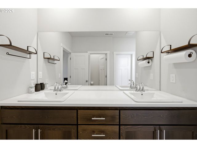 2748 Nw WILLIAM Dr, Mc Minnville, OR 97128
