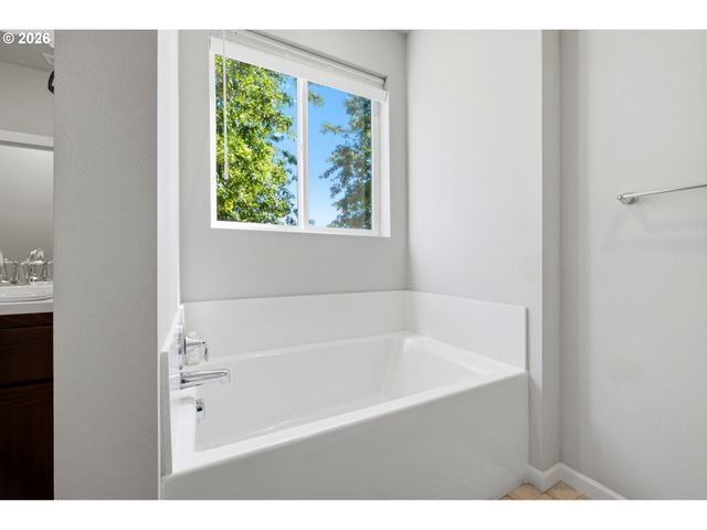 2748 Nw WILLIAM Dr, Mc Minnville, OR 97128