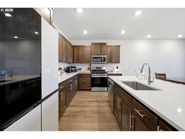 2748 Nw WILLIAM Dr, Mc Minnville, OR 97128