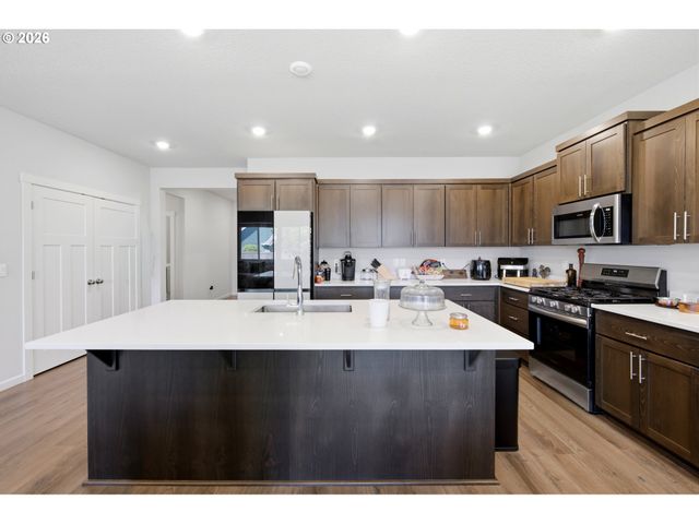 2748 Nw WILLIAM Dr, Mc Minnville, OR 97128