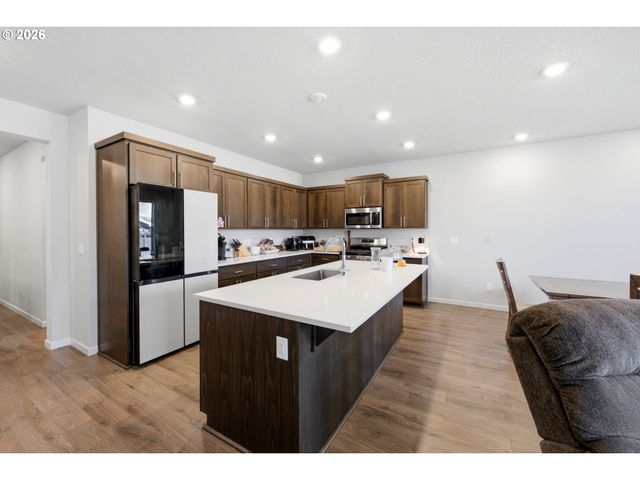 2748 Nw WILLIAM Dr, Mc Minnville, OR 97128