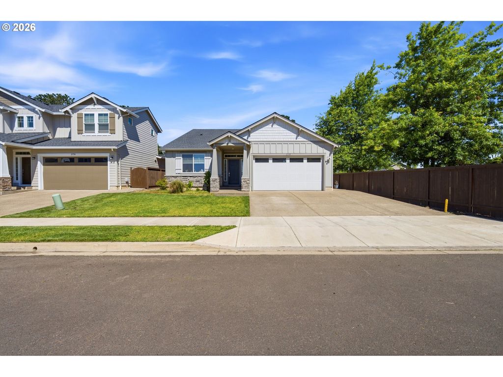 Image 1 of property listing at 2748 Nw WILLIAM Dr, Mc Minnville, OR 97128