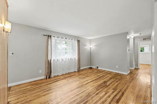 11804 Diehl Drive, Sterling Heights, MI 48313