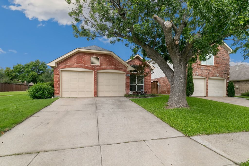 3817 Seminole Place, Carrollton, TX 75007
