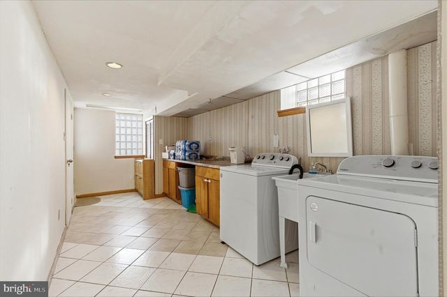 730 CHARETTE RD, Philadelphia, PA 19115