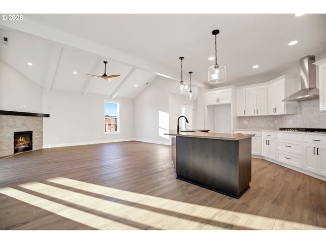 2039 Se 10TH Pl, Canby, OR 97013