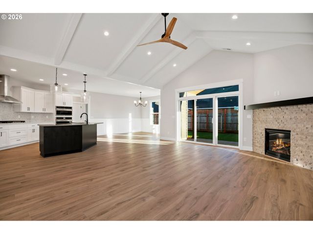 2039 Se 10TH Pl, Canby, OR 97013