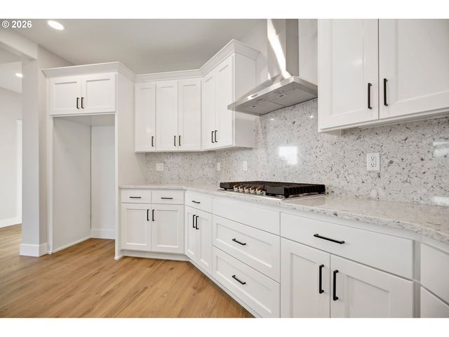 2039 Se 10TH Pl, Canby, OR 97013