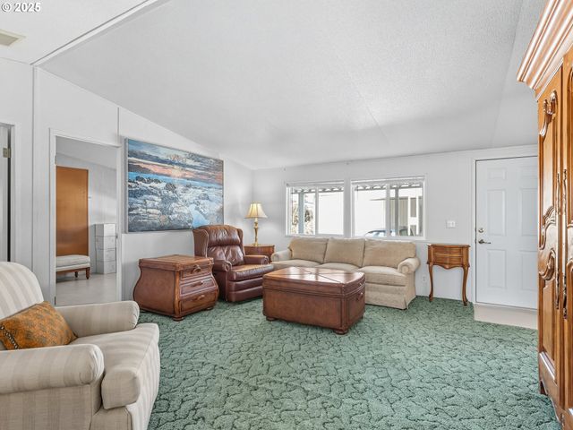 2901 E 2ND St 117, Newberg, OR 97132