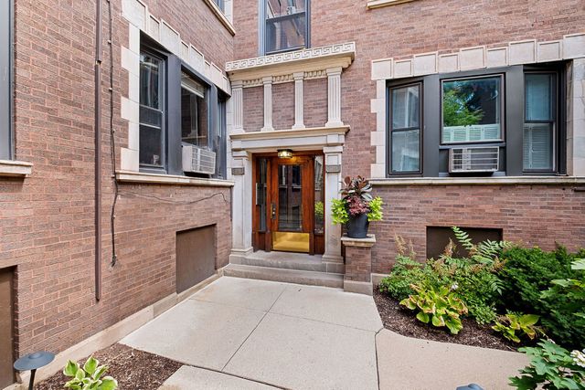 3749 N Pine Grove Avenue 3, Chicago, IL 60613