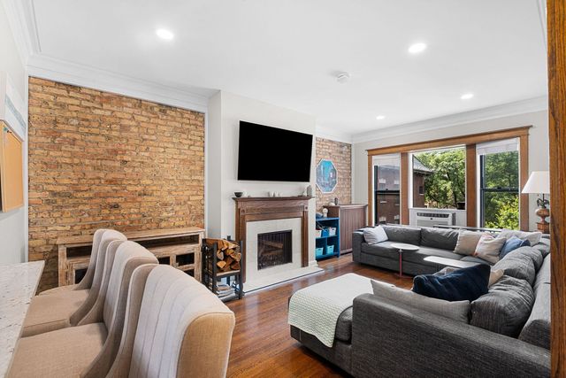 3749 N Pine Grove Avenue 3, Chicago, IL 60613