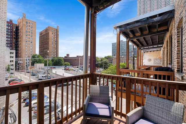 3749 N Pine Grove Avenue 3, Chicago, IL 60613