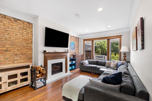 3749 N Pine Grove Avenue 3, Chicago, IL 60613