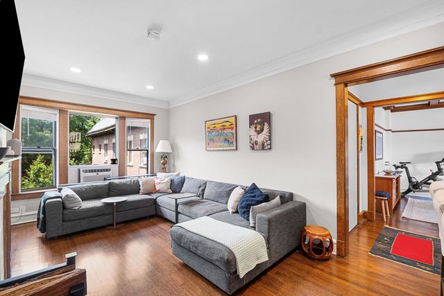 3749 N Pine Grove Avenue 3, Chicago, IL 60613