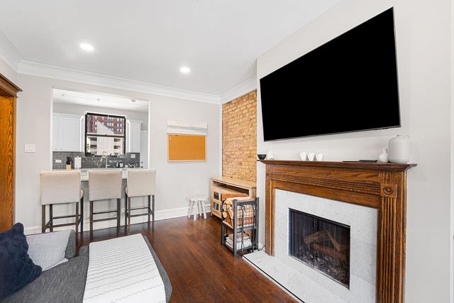 3749 N Pine Grove Avenue 3, Chicago, IL 60613