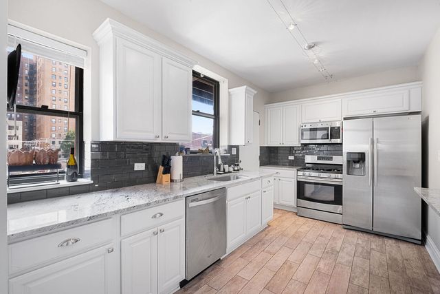 3749 N Pine Grove Avenue 3, Chicago, IL 60613