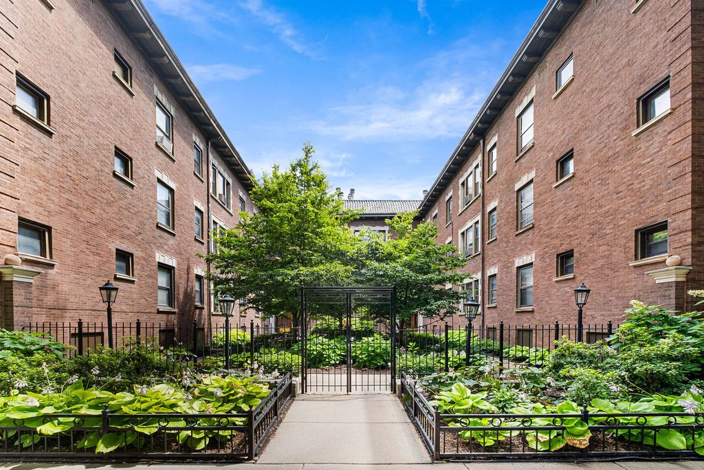 3749 N Pine Grove Avenue 3, Chicago, IL 60613