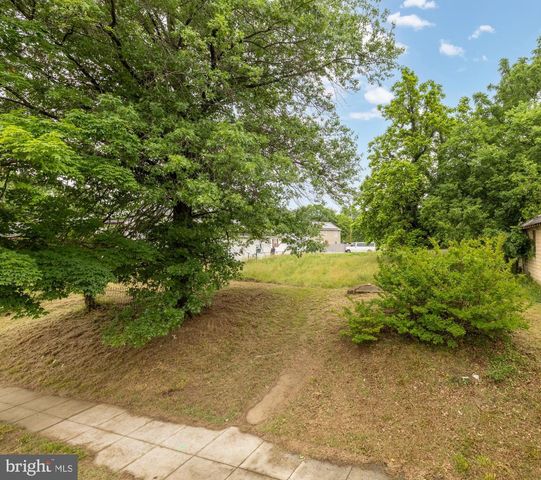 4336 DOUGLAS ST NE, Washington, DC 20019