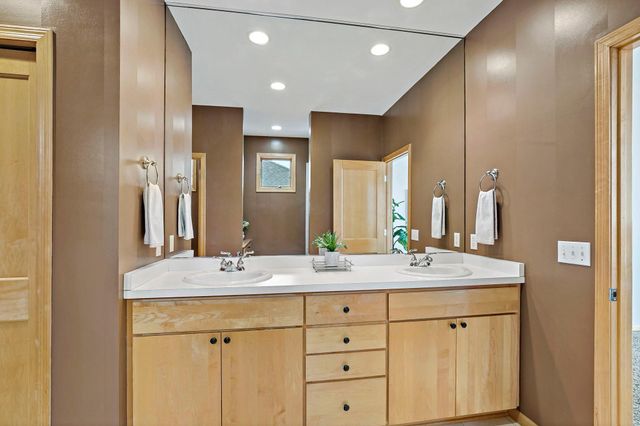 10509 Spyglass Drive, Eden Prairie, MN 55347