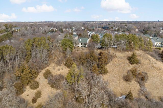 10509 Spyglass Drive, Eden Prairie, MN 55347