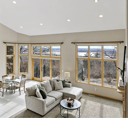 10509 Spyglass Drive, Eden Prairie, MN 55347