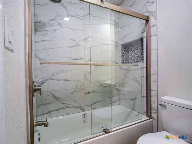 301 Cedarhill Drive, Granite Shoals, TX 78654